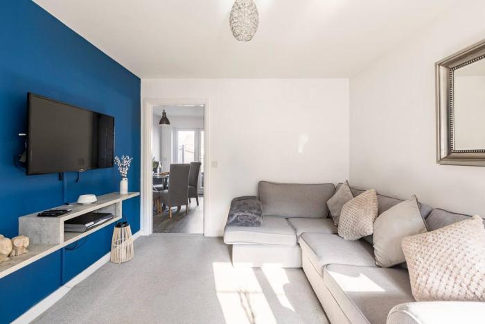 Stylish 2 bedroom home Swansea