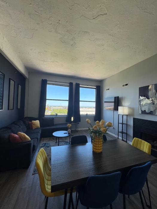 Downtown Apt - Lake View - Free Parking - Walkable