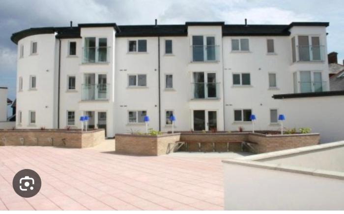 Pennsiula apartment
