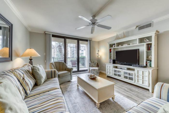 Modern Condo with Shared Pool and Hot Tub Lagoon View and Nearby Beach Access