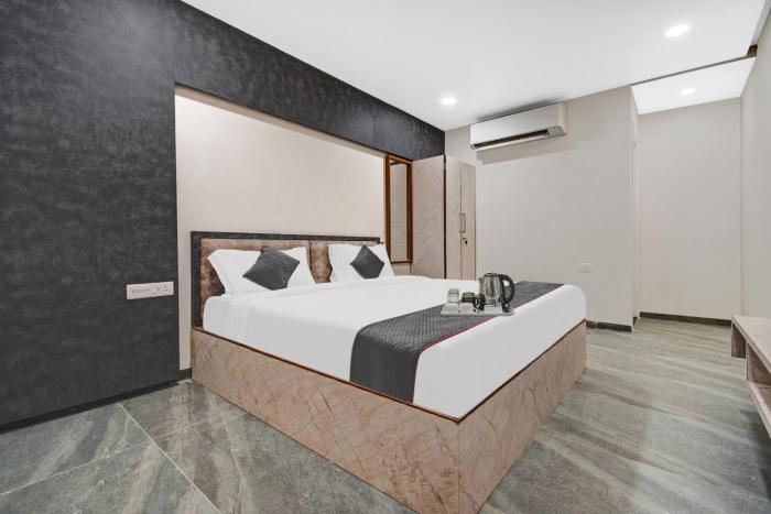 Super Townhouse OAK Hotel Rudra