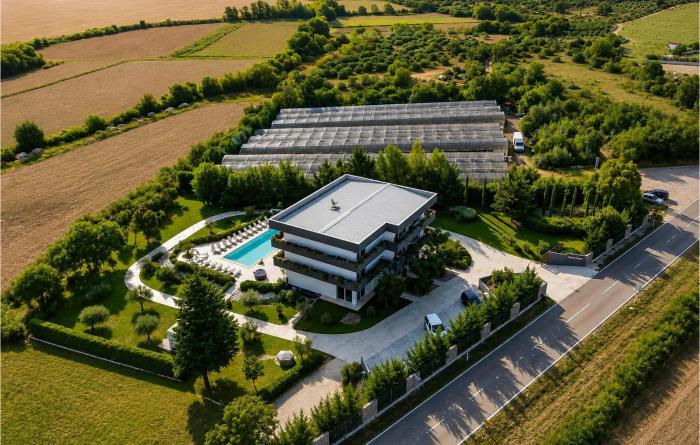 Lovely Home In Zerava