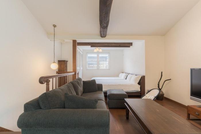 Modern Wood Design House for Up to 5 Guests