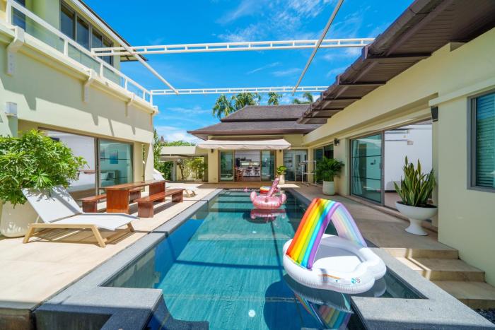 Bangtao 6-Bedroom Tropical Resort Villa with Private Pool ideal for groups and families