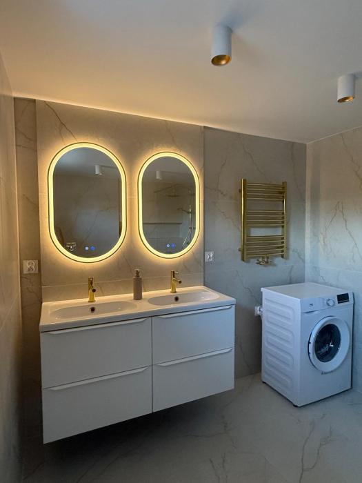 Nowy dwupokojowy apartament 65 m , 5 minut spacerem od plaży , parking