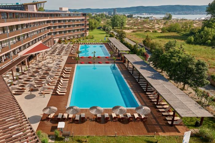 Sunny Beach Club - Adults Only #YouthfulVibes