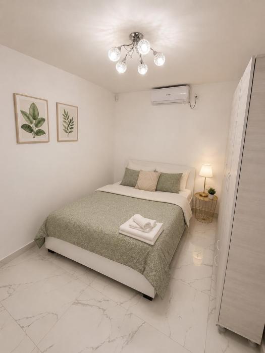 Cozy Bedroom Studio with Modern Kitchen & Bath
