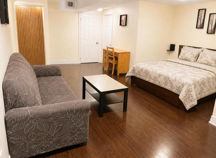 Affordable Spacious Private Suite & Ensuite Bath & Free Parking Near Toronto Pearson Airport