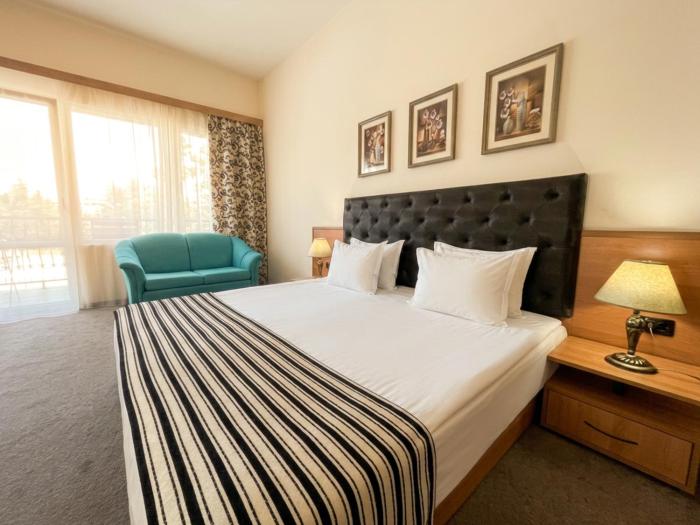 Lotus Family Hotel - Free Parking
