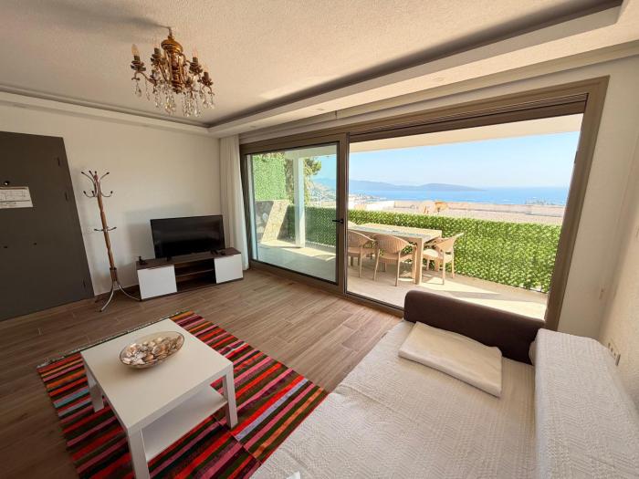 BODRUM BURCU RESIDENCE, Magnificent Sea View, Cozy, Free Otopark, Free Wifi