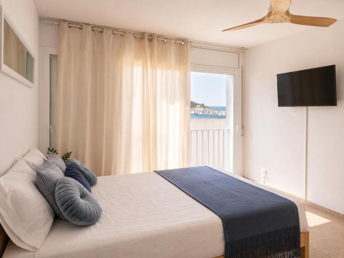 1 minute from the beach, In the heart of Roses, Side sea view Estudio