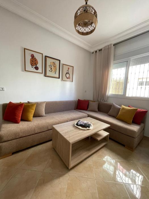 Lina Appartement RICO COSTA 5 min par voiture gare TGV Corniche City Mall only for familly