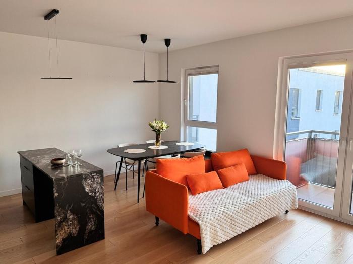 3-room flat with two balconies near airport & city