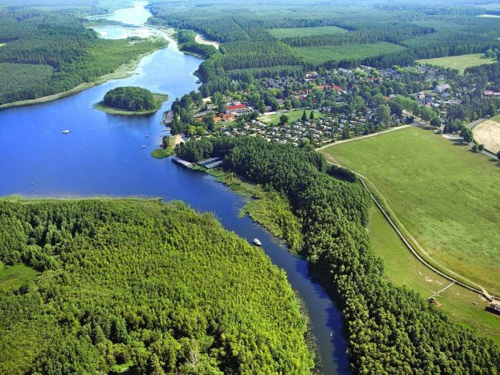 Urlaub im Grünen - Doppelbungalow mit Terrasse im Ferienpark Mirow