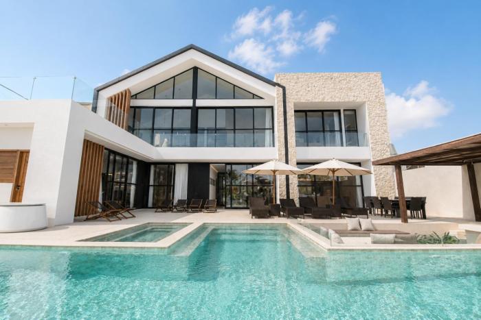 4BR Coastal Luxe Retreat in Nusa Dua