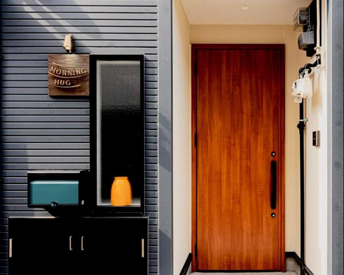 2 minutes from Tengachaya Direct access to KIX Namba and Kyoto Entire 3-story house Two bathrooms dryer Morning Hug