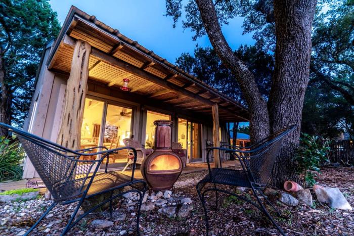 Pet-Friendly Cabin Rental with Creekside Views near Bandera, Texas