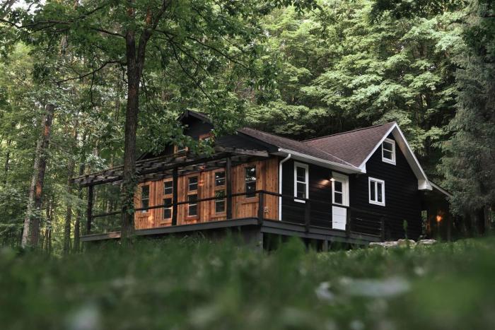 Peaceful Woodland Cabin with Year-Round Swim Spa & Private Trails in Mount Vernon, Ohio