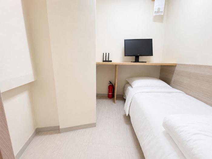 406, Guesthouse,10 minutes to Jongno,20 minutes to Gangnam Hongdae, single room,Itaewon, shared bathroom