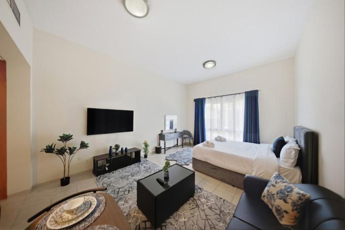 Modern Studio Steps from Metro Prime Location