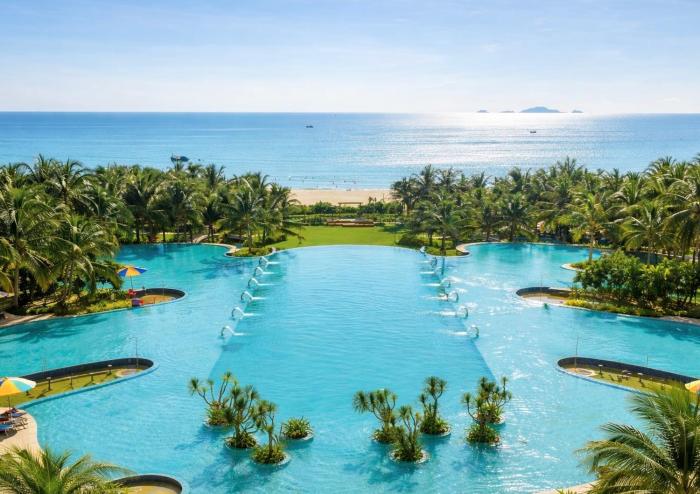 Cam Ranh Beach Resort - 5 Mins to Airport