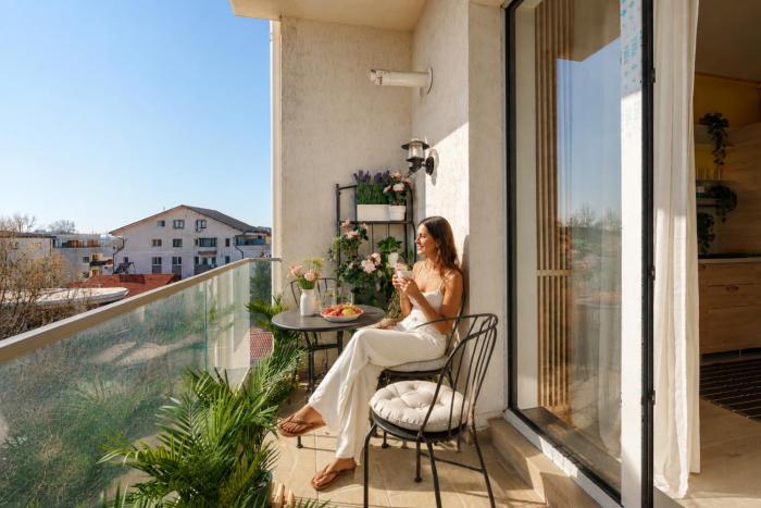 Sunny 1-Bedroom Apartment with Balcony & Parking