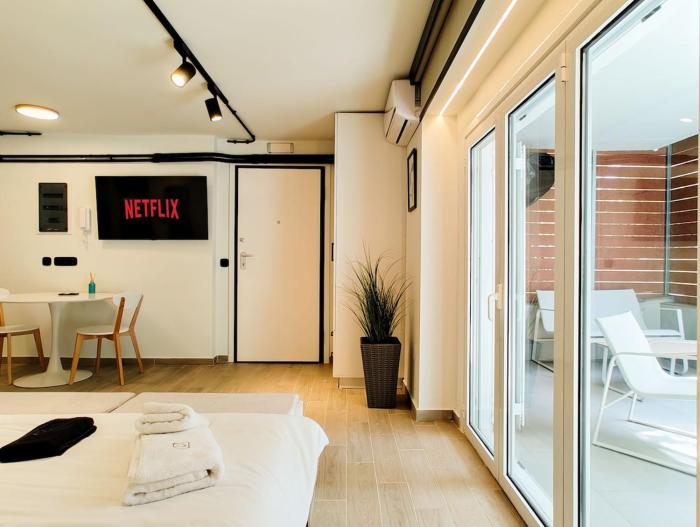 Minimal Garden Studio in Central Glyfada