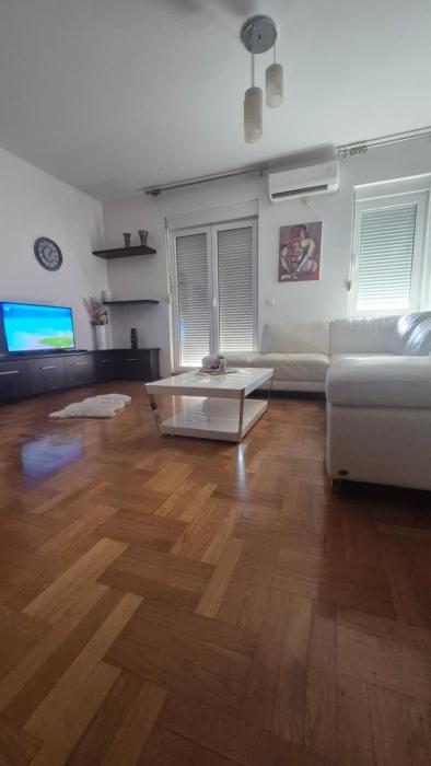 Maki Apartments