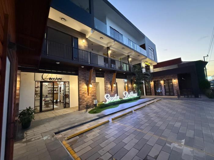 Santa Delfina Suites