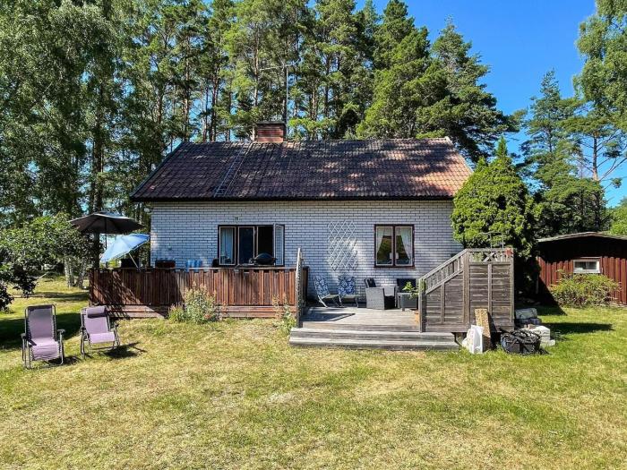 6 person holiday home in Byxelkrok