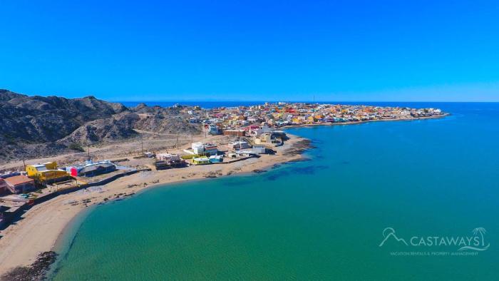 Beachfront Villa Sleeps 14 in Cholla Bay