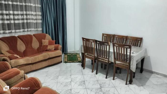 مفروشة السعادة