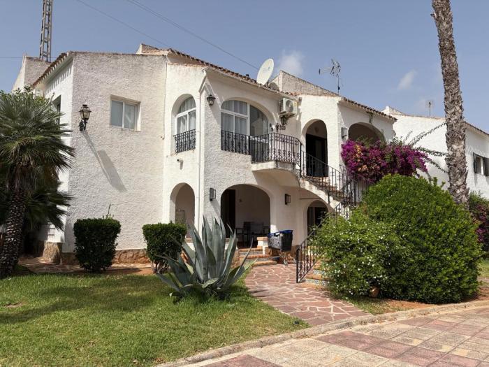 Apartamento con 2 Habitaciones, Coqueto, Acogedor en Calablanca