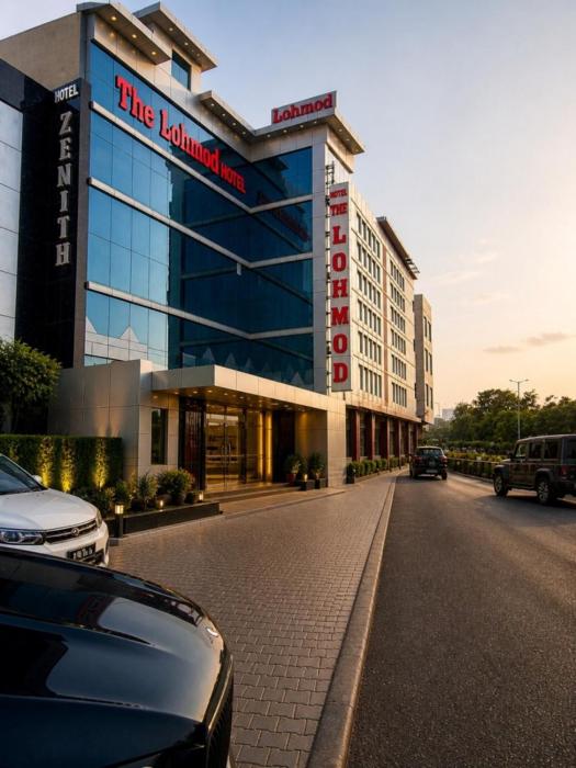 The Lohmod Luxury Boutique Hotel with Free one way Airport Cab - Opp Aerocity On Delhi-Gurugram Expressway