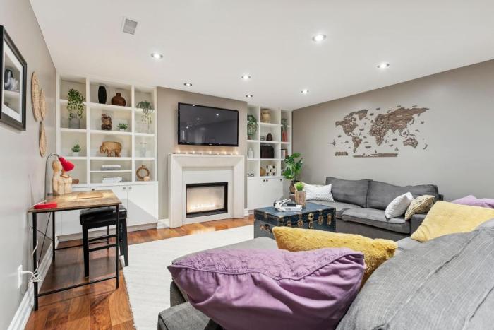 Private Streetsville Guesthouse with Hot Tub