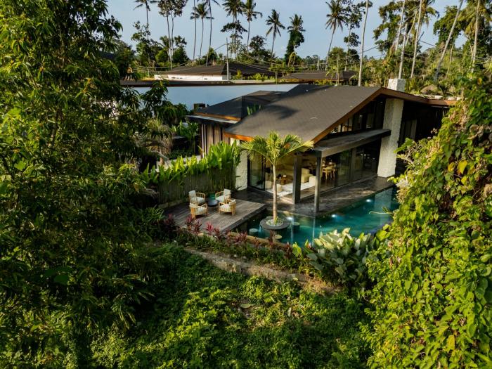 Pool Side Villa by BaliSuperHost