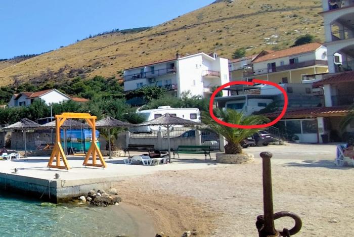 Camper with private toilet and kitchen 3