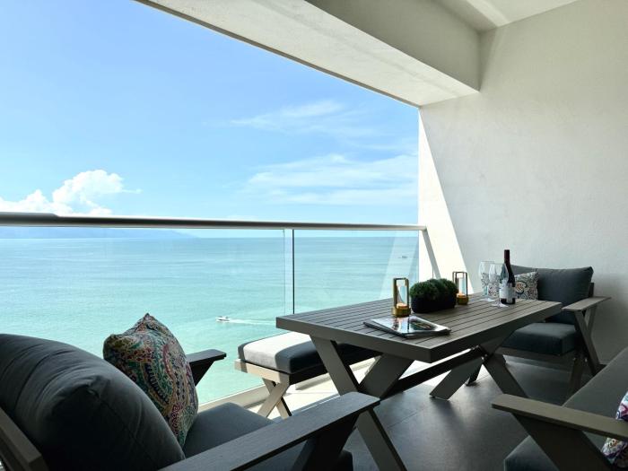 Moikkarentals Beachfront 1BR Harbor171-N1702 PV