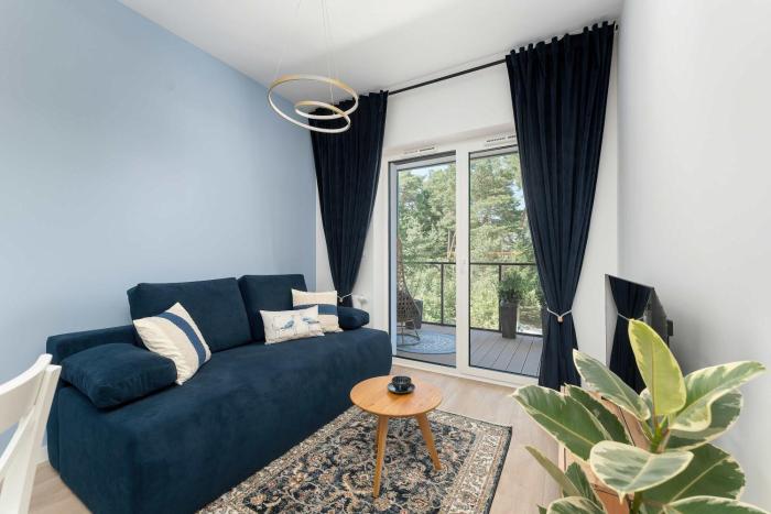 Stylowy Apartament z Klimatyzacją i Parkingiem Blisko Plaży by Noclegi Renters
