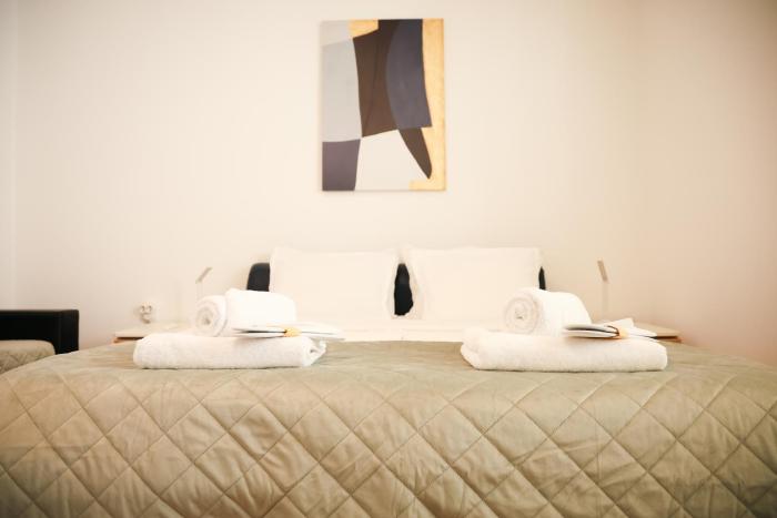 Anna Apartment, Stylish One-Bedroom with Large Balcony and Parking
