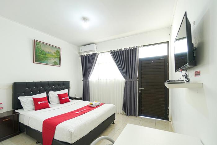 RedDoorz at Ken Zong Inn near Pantai Ujung Genteng