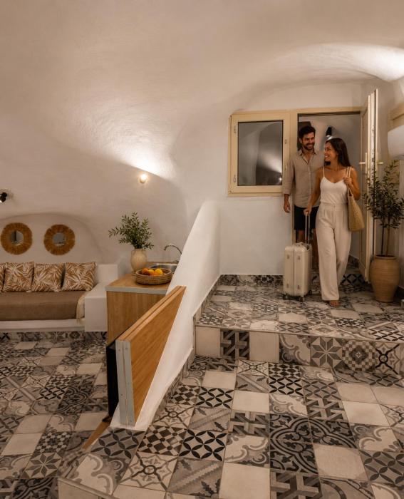 Heart of Santorini - Fira Cave Suites