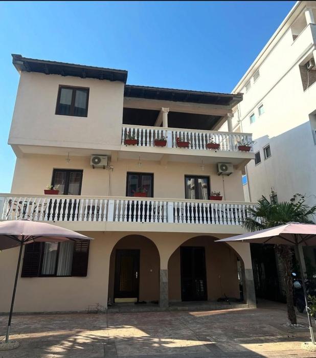 Luna Apartments