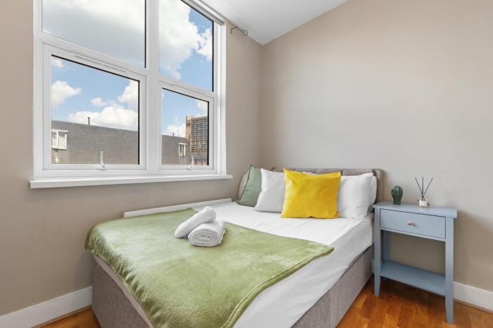 Excellent Contractor 2Bedroom flat Canary Wharf with Wifi Near DLR