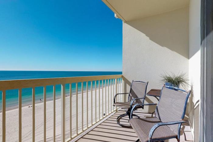 Oceanfront condo with scenic balcony washer & dryer - pool hot tub tennis access