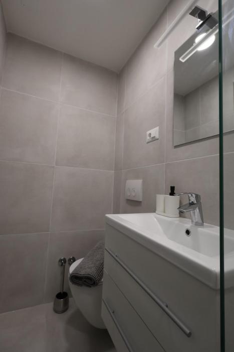 Downtown Condo w Huge TV