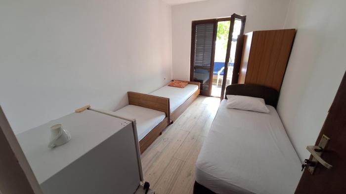 Room free parking