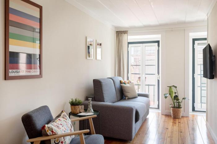 Bright Alfama Studio with AC