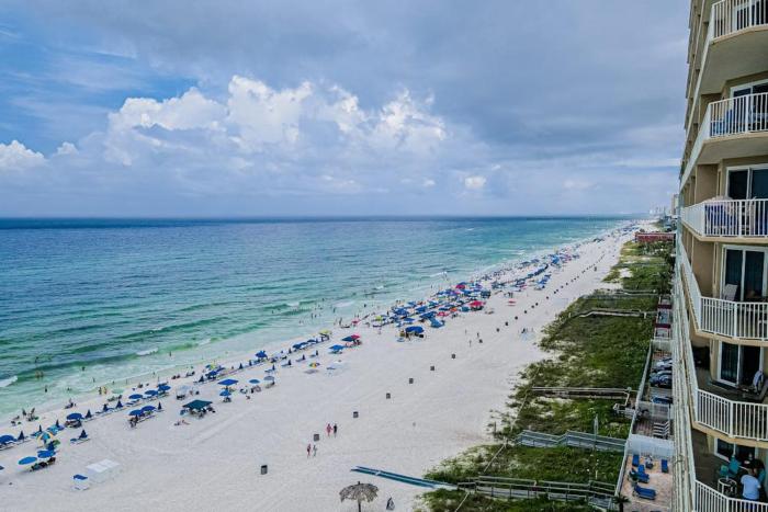 Gulf-front condo with an incredible view off the balcony