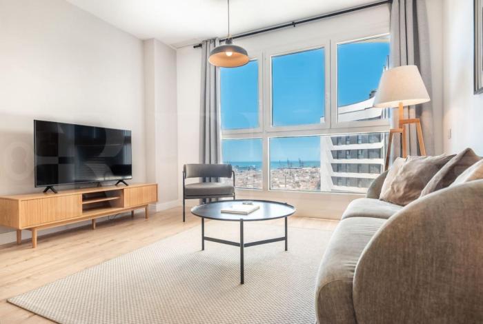 Cathedral & Port View Apartment, Pool & Gym REMS